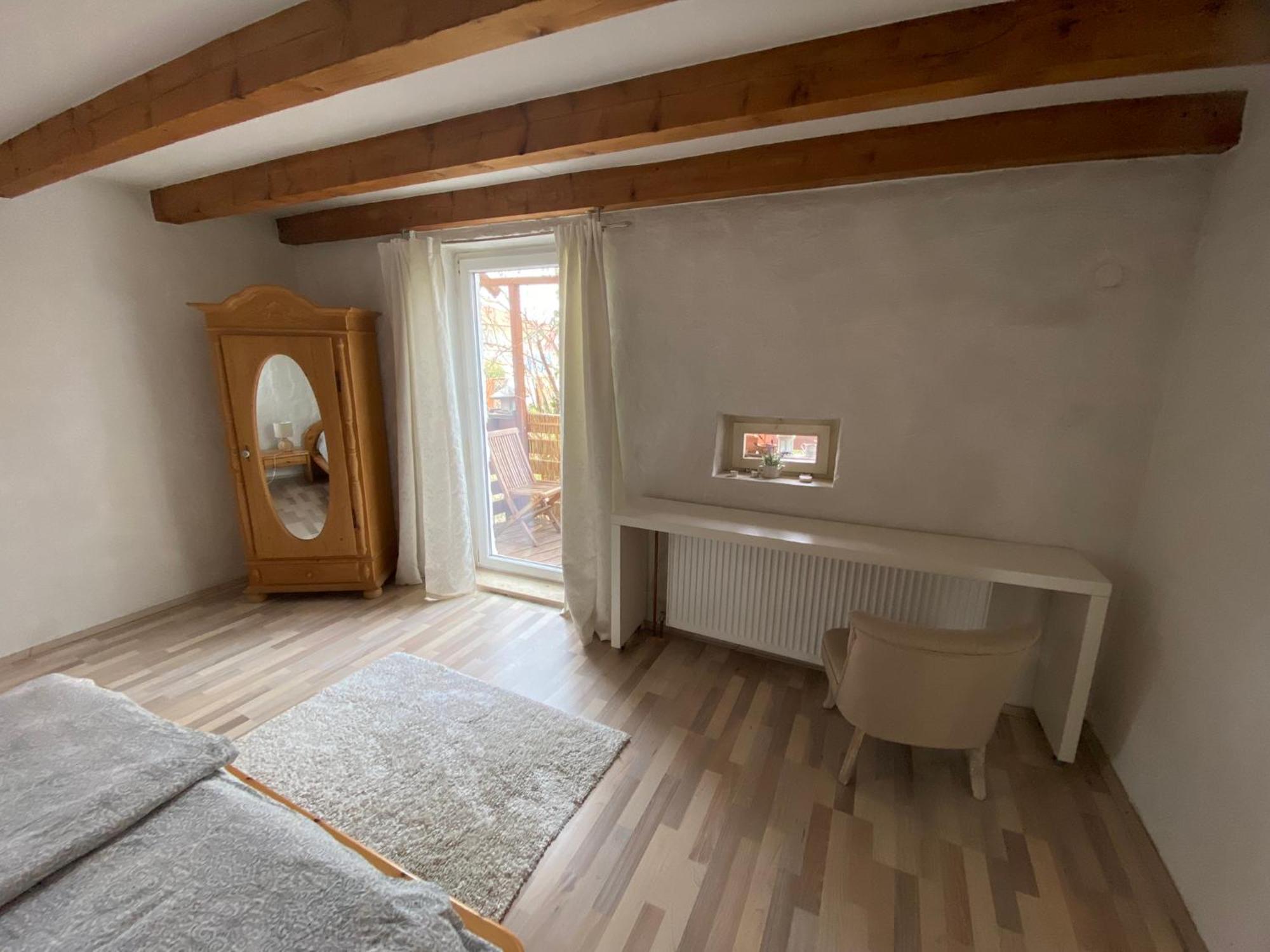 Ferienwohnung Mit Schoener Terrasse. Ellerstadt エクステリア 写真